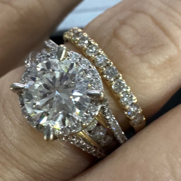 Engagement ring - Picture 3 of 4